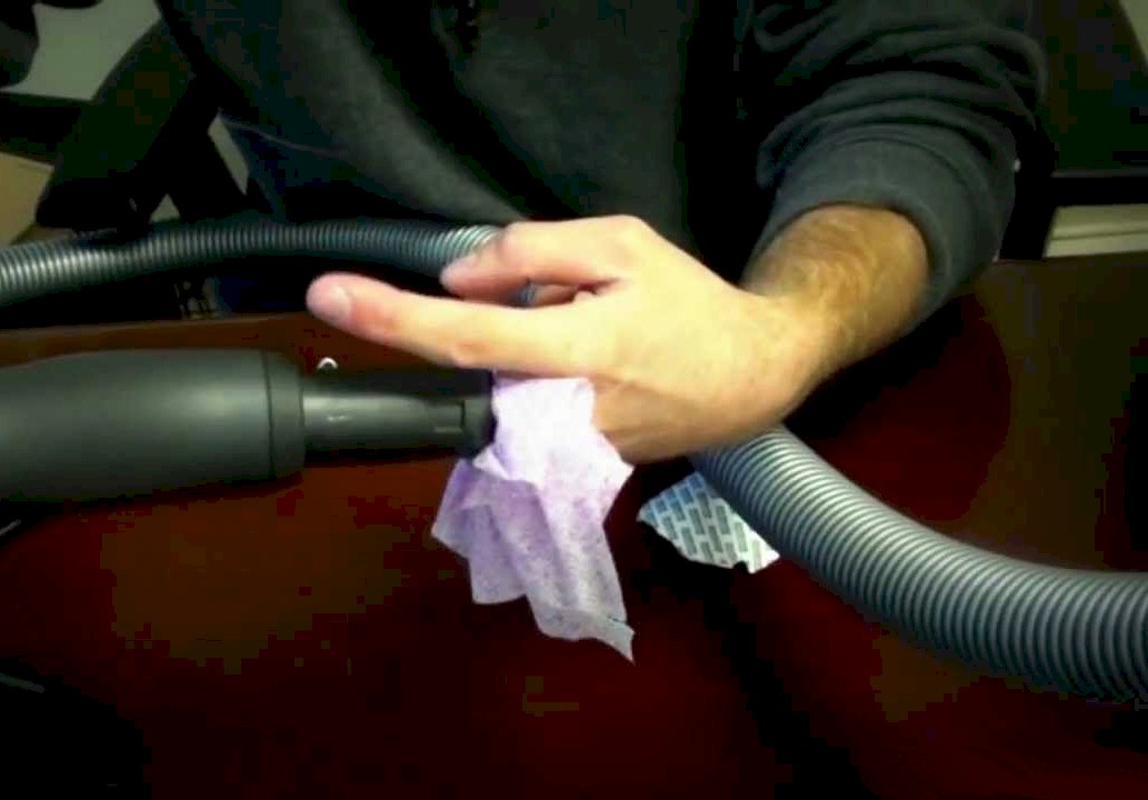 How to Clean a Vacuum Cleaner